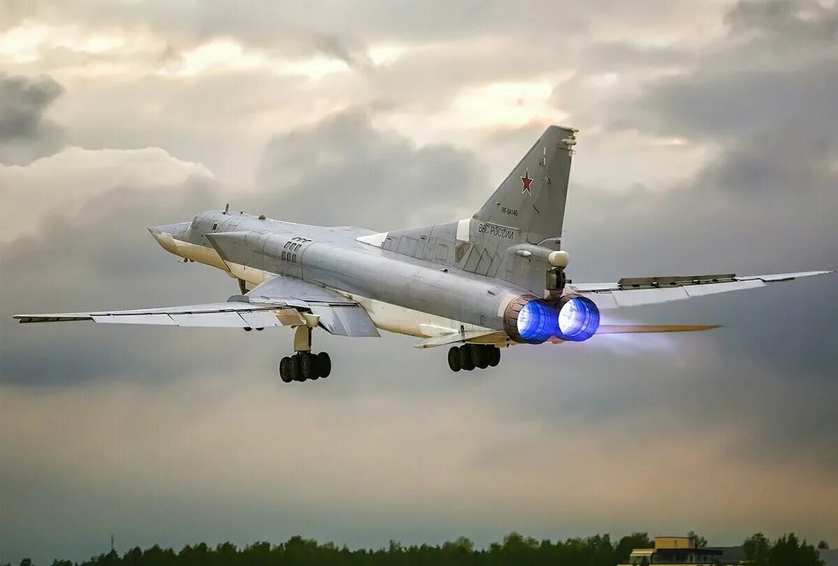 Ту 22м3 морской авиации. Ту-22м3. Самолёт ту-22м3. Бомбардировщик ту-22м3м. Бомбардировщик ту-22м3.
