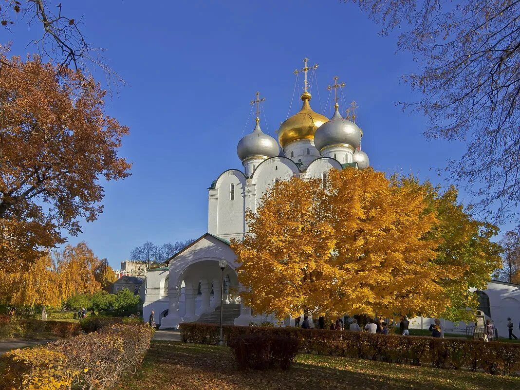 храм осени. золотая осень храм россия. казань церкви осенью. часовня тамбов осень. чебаркуль храм осень.