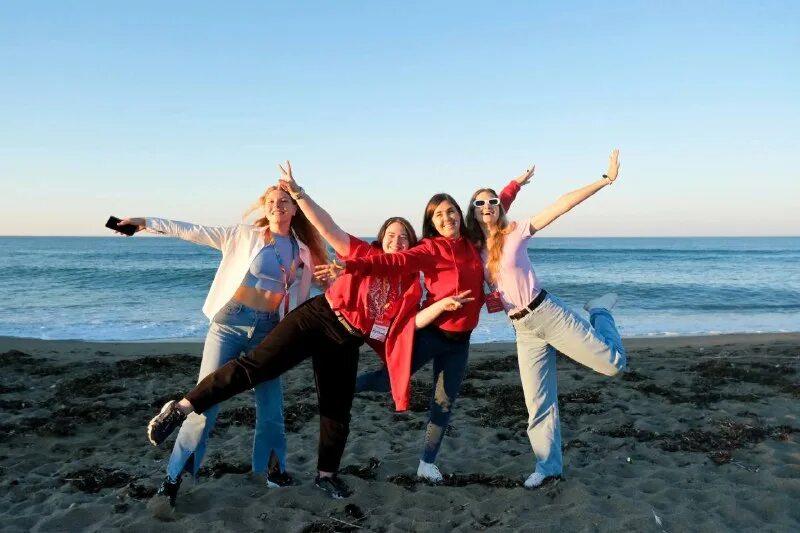 Друзья. Молодые люди. Группа людей. Фотосессия с несколькими мужчинами. Сообразим на четверых картинки.