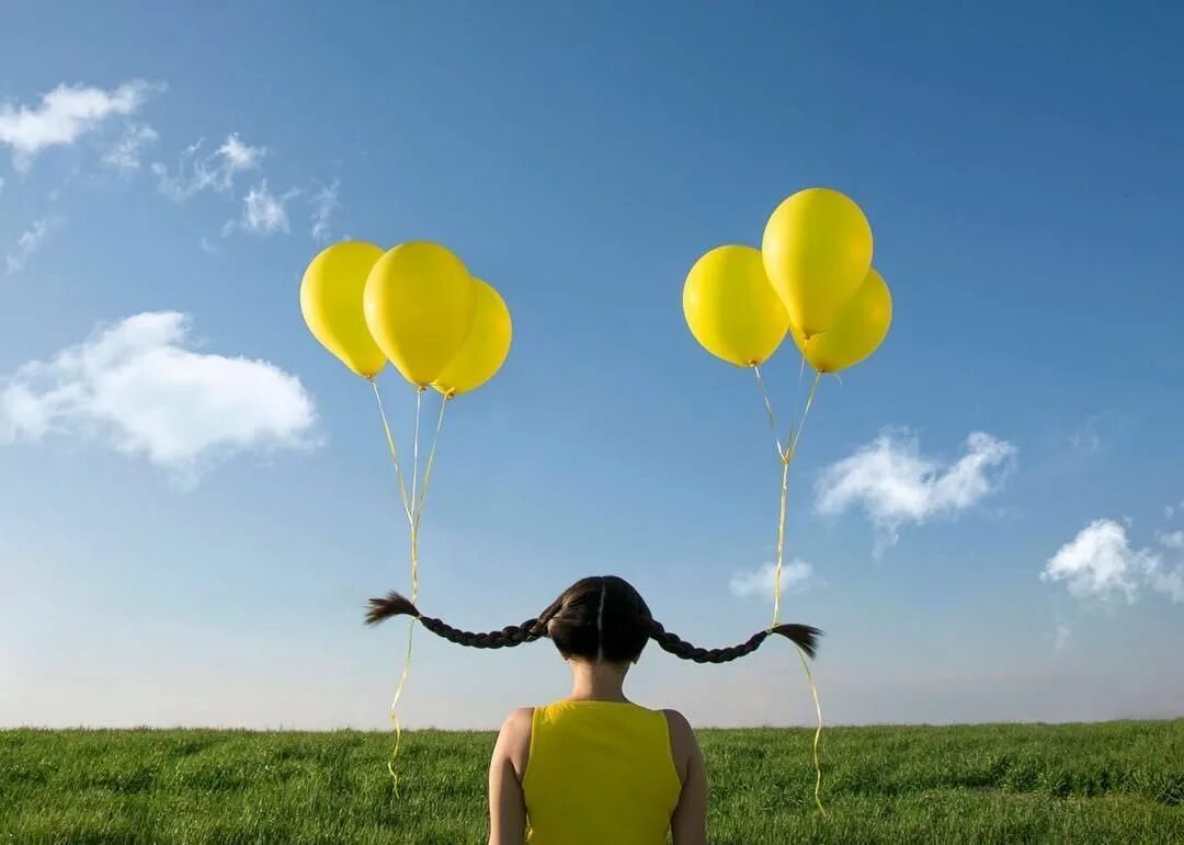 Девушка с шариками. Воздушный шар. Девочка с воздушными шарами. Счастеь и воздушный шарик.