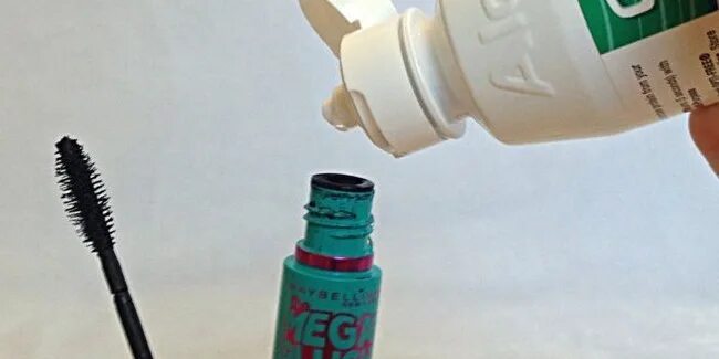 Лайфхаки с водостойкой тушью. Чем разбавить засохшую тушь. Чем разбавить засохшую тушь. Засохшая тушь на ресницах. Разбавитель для туши для ресниц.