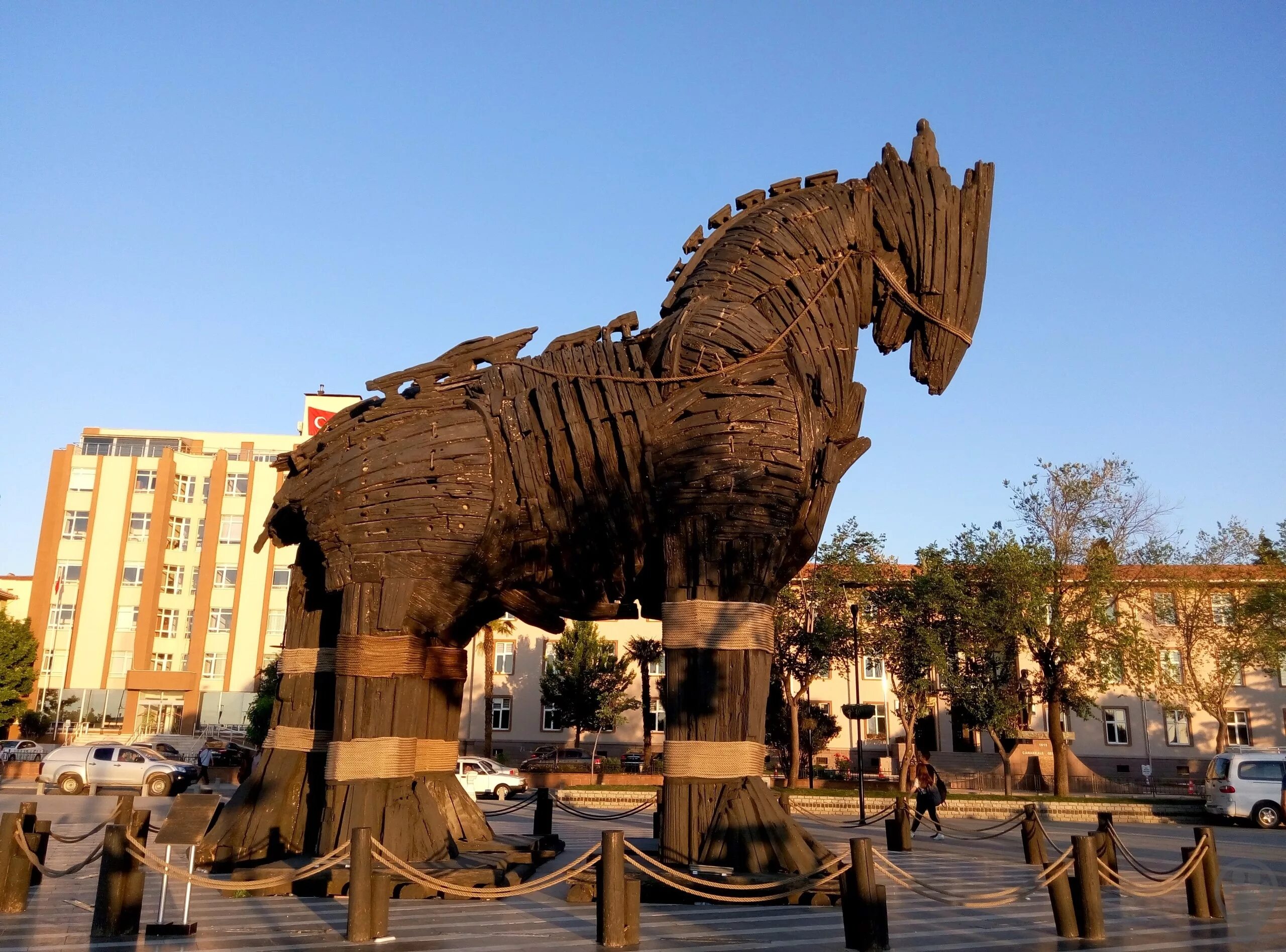 троянский конь современный. музей трои в турции. дары данайцев троянский конь. троянский конь троя. троянский конь в турции.