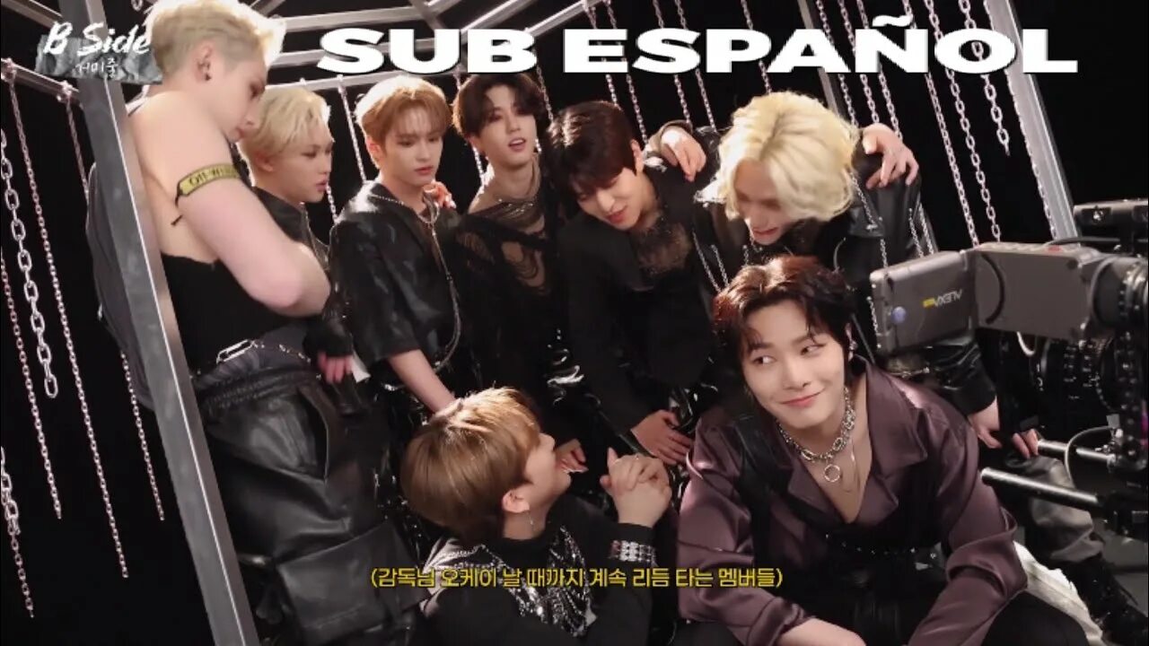 Tickling stray kids. Tickling stray kids. Stray kids дебют. Stray kids felix and hyunjin. Tickling stray kids.