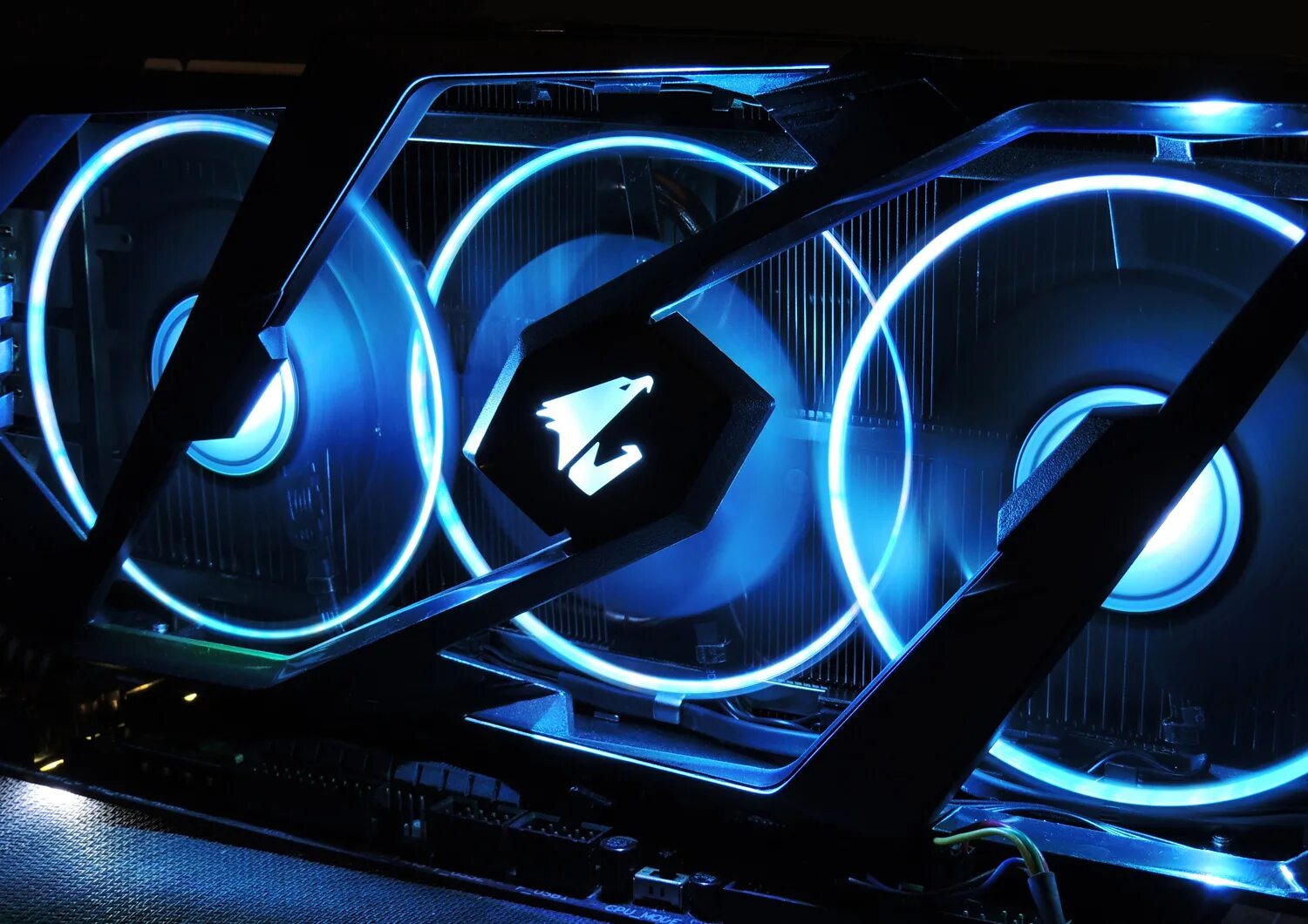 Aorus geforce rtx 4070 ti elite. Gigabyte AORUS rtx2080. Gigabyte AORUS RTX 2080 super. RTX 2080 AORUS. Gigabyte 2080 AORUS.