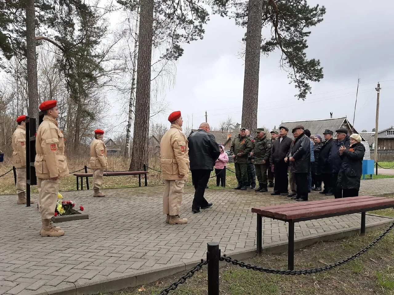 Погода салтановка брянская. Салтановка брянская область навлинский. Памятники навля. Салтановка брянская область. Салтановка сквер.