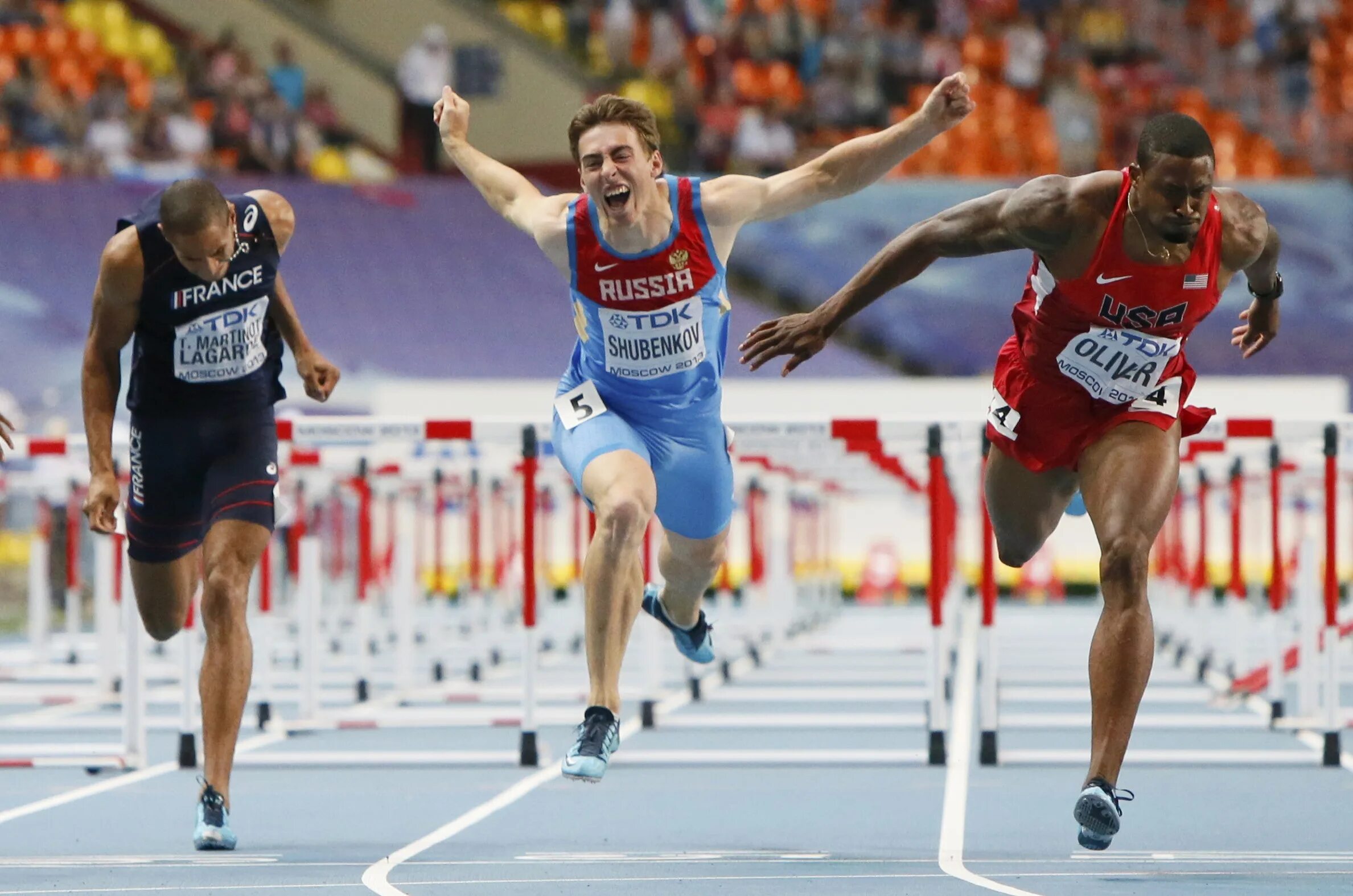 шубенков бег. атлетика бегун. легкая атлетика спринтерский бег старт. марафонский бег 42 км 195 м. спортсмен бежит.