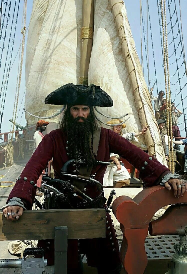 Пират Тич черная борода. Борода пирата черная.