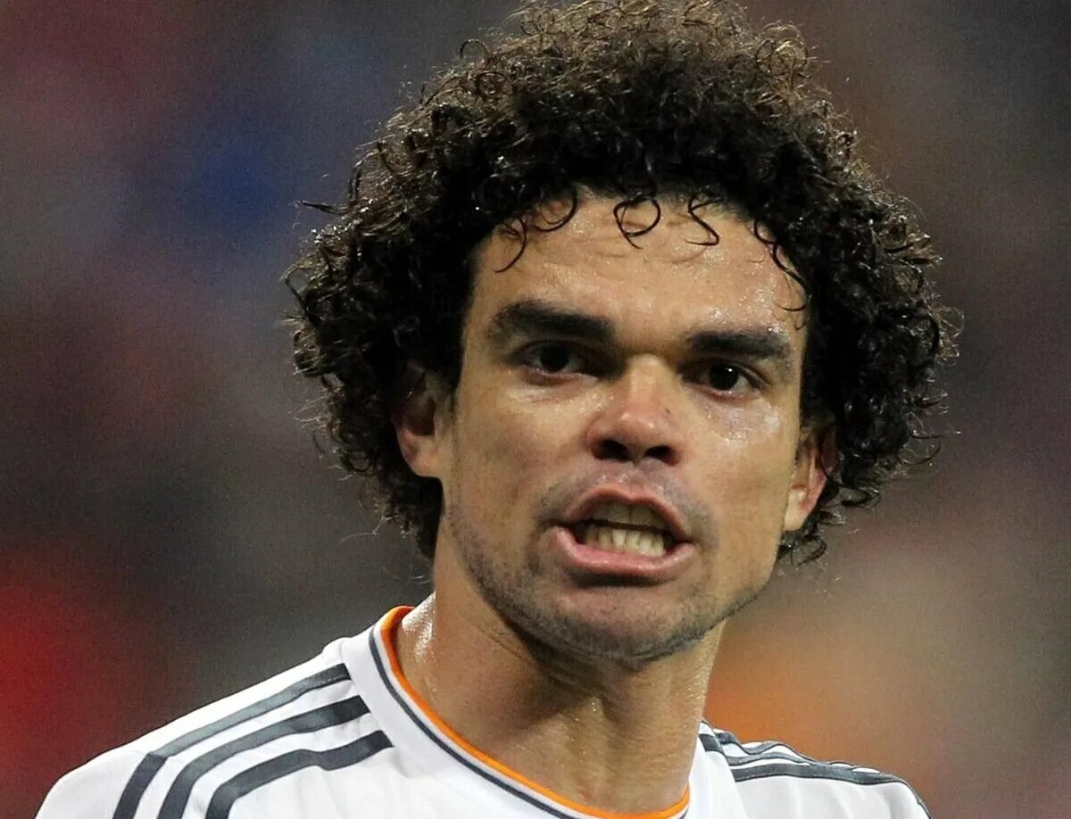 Pepe футболист. Пепе португалец. Пепе защитник португальский. Пепе футболист с волосами. Сколько лет пепе