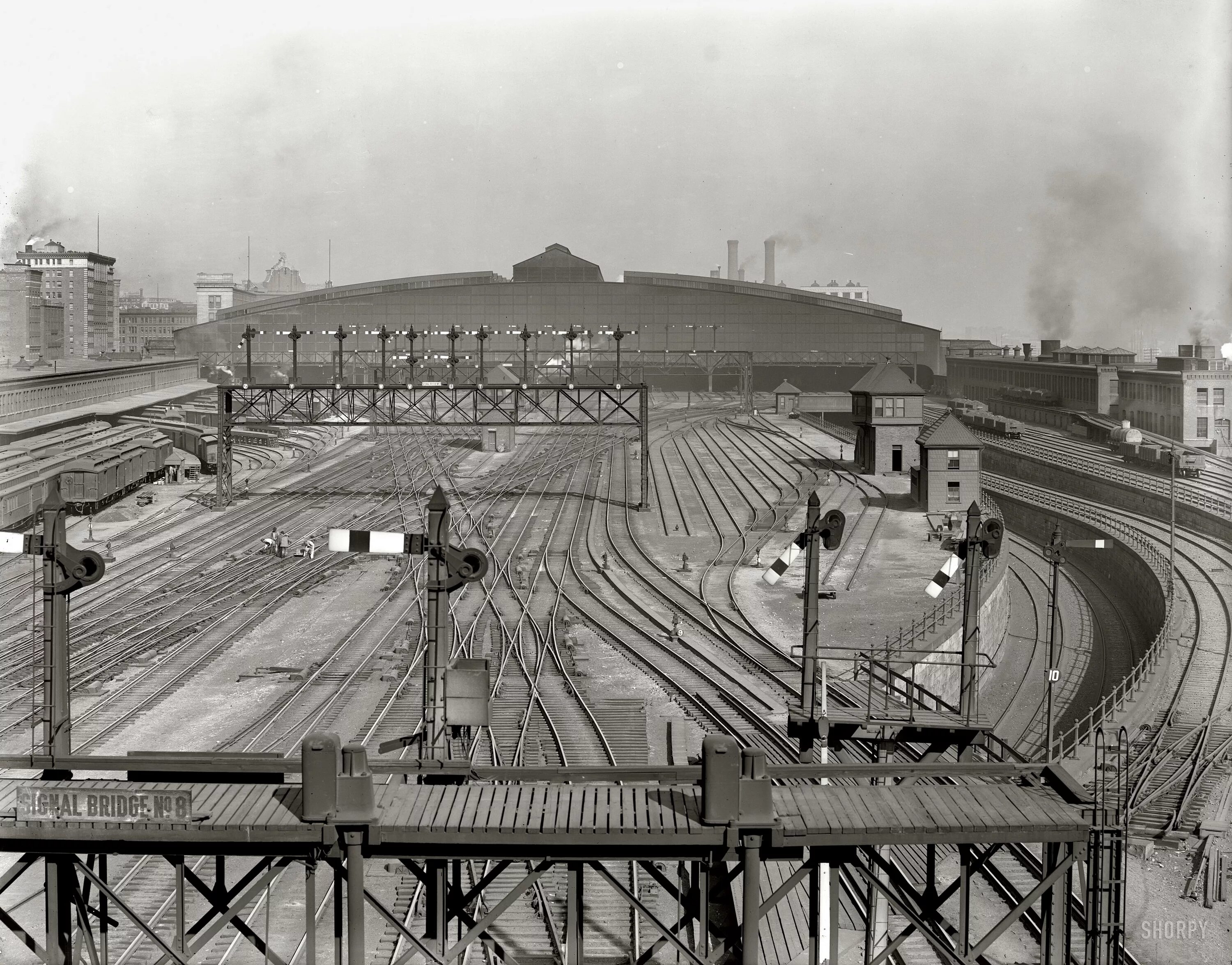 Железные дороги 1880. Железные дороги 19 века США. Вокзал Саут Стейшен Бостон. Вокзал Англия 19 век. Железная дорога 1880.