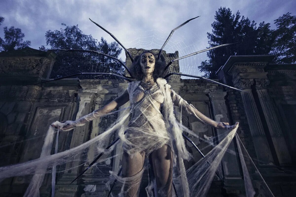 Миф паучиха. Паучья королева ллос. Миф паучиха. Арахна древняя греция. Арахна мифология.