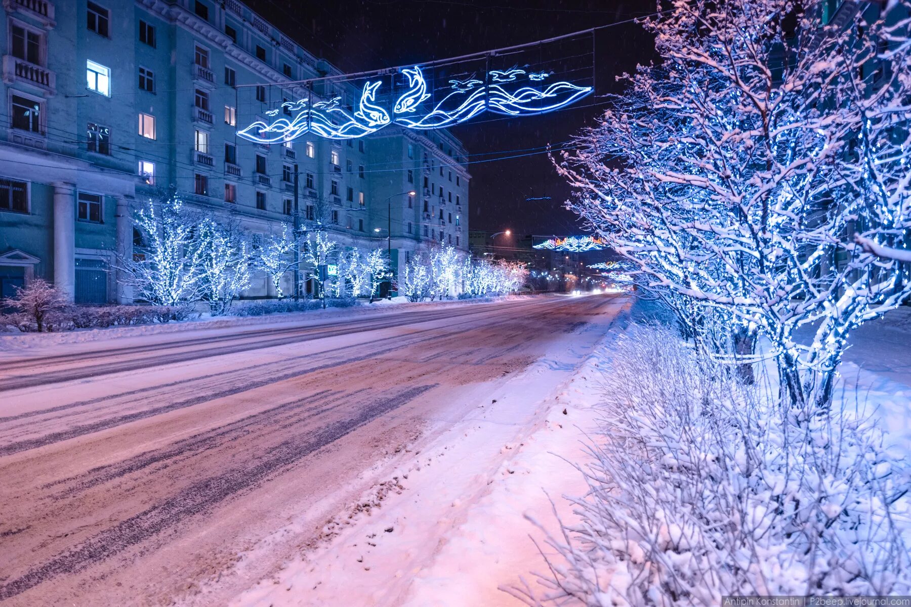 Город Мурманск зима. Ночные улицы Мурманска. Снежный город Мурманск. Зима в городе.