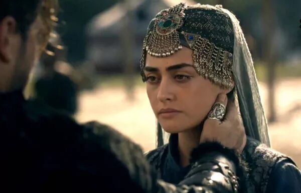 поцелуй эртугрула и халиме. энгин алтан эртугрул халиме. эртугрул и халиме. эртугрул и халиме. энгин алтан эртугрул халиме.