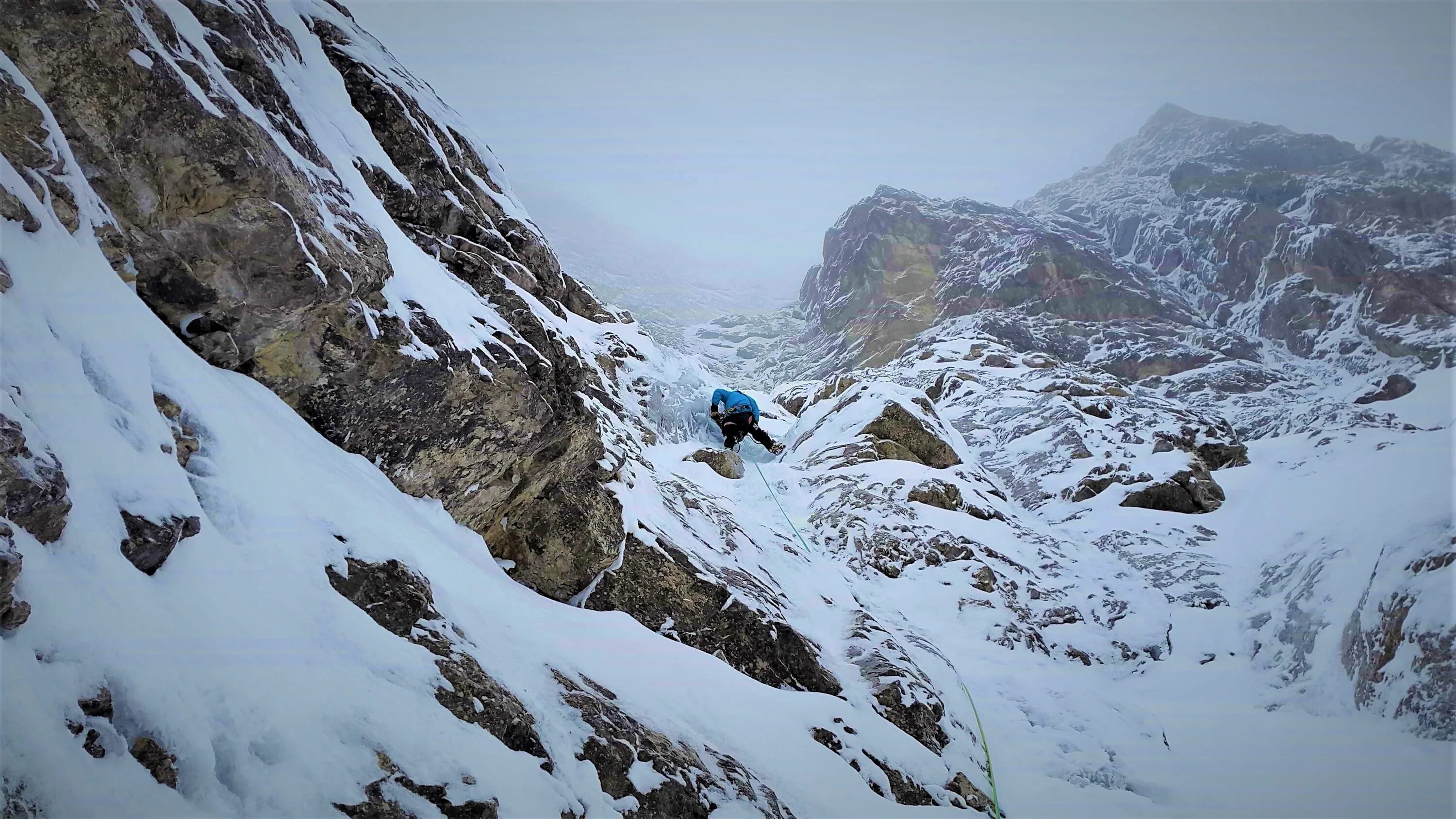 Вершина горы, ушба. Гора ben nevis. Отыщи глаз родника поднимись на вершину рога. Вершина горы. Отыщи глаз родника поднимись на вершину рога.