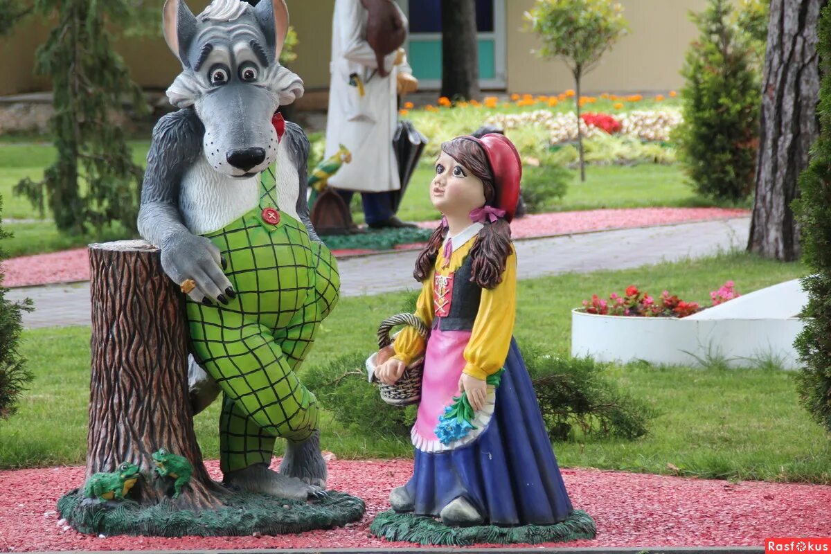 сказочные герои фигуры. сказочные герои фигуры. скульптура в детском саду. сказочные персонажи фигуры. сказочные герои фигуры.