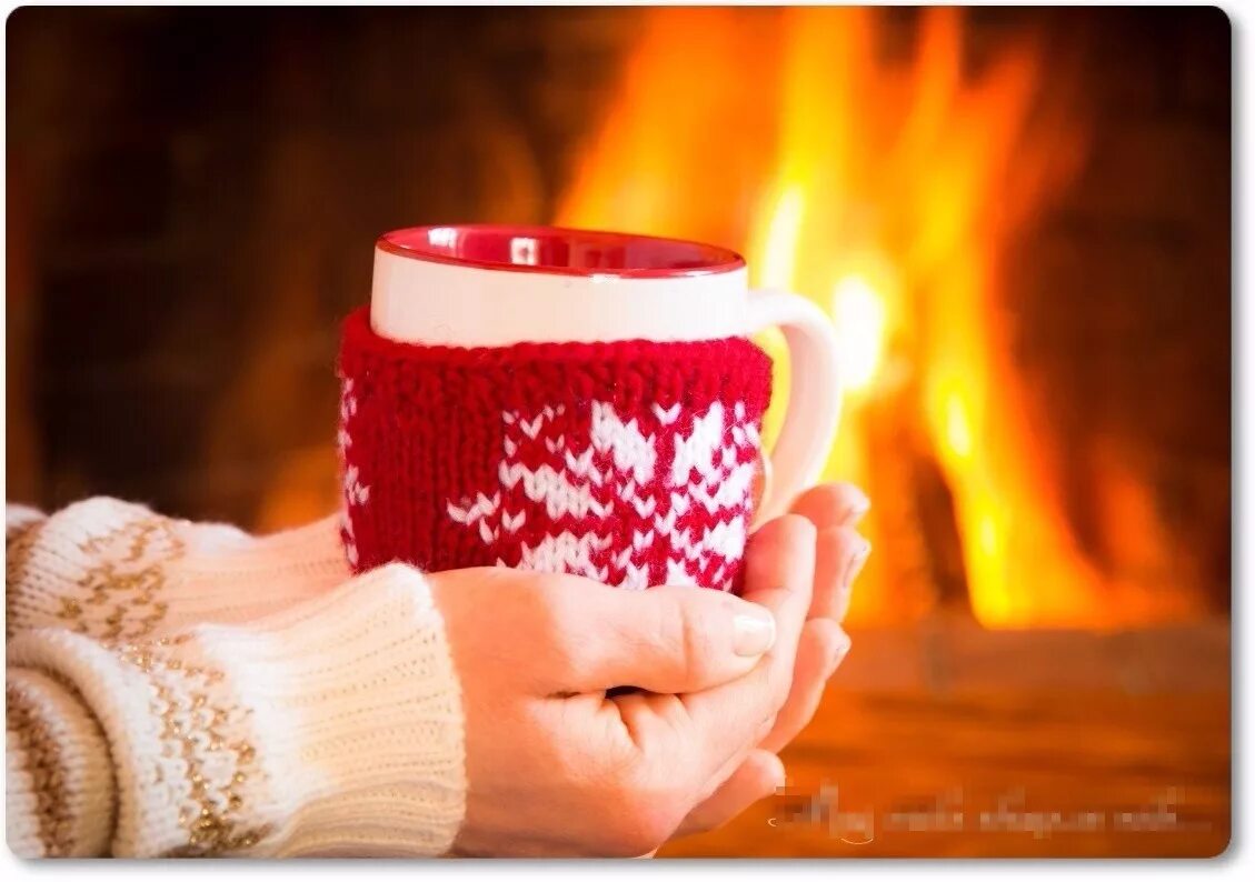 Чашка чая. Кофе согревает. Плед и чай. Горячий чай зимой. Тепло.