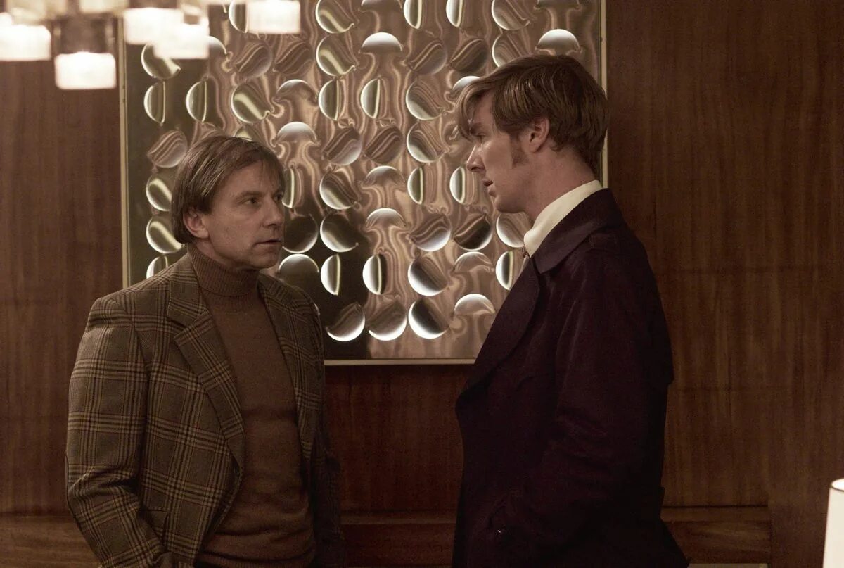 Шпион, выйди вон! (tinker tailor soldier spy) 2011. Tinker tailor soldier spy 2011. Tinker tailor soldier spy 2011. Бенедикт камбербэтч шпион выйди вон. Tailor soldier.