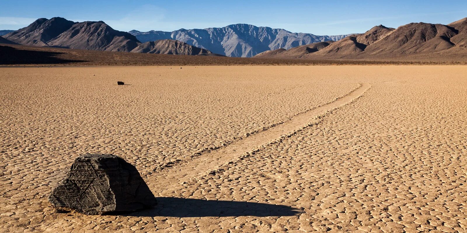 Самая сухая территория земли. Долина смерти Калифорния. Пустыня Мохаве Долина смерти. Долина смерти США. Рейстрек-Плайя, США.
