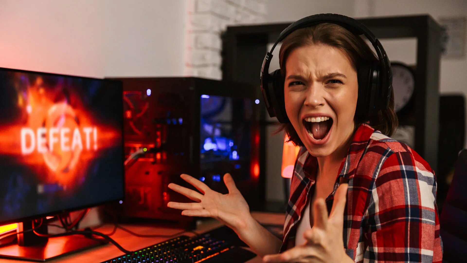 This pc. Девушка в шоке. Casually explained. Univac и binac 1948. Программист веб дизайнер.