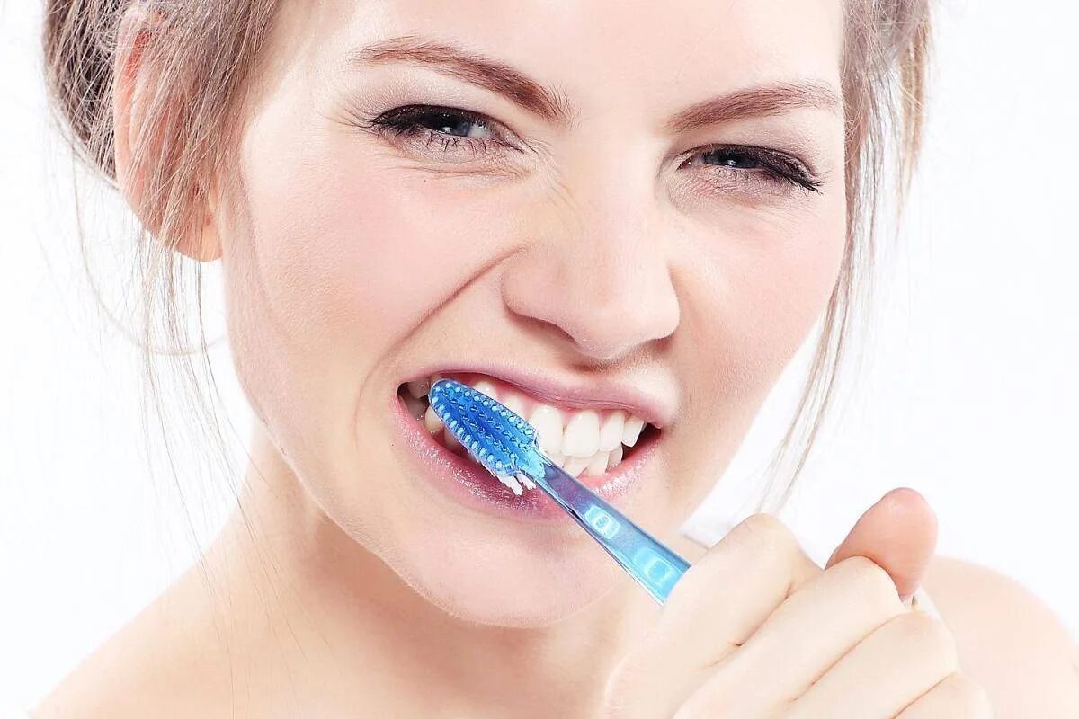 Полезно чистить зубы. Домашнее отбеливание зубов. Чистим зубы!. Домашняя гигиена зубов. Отбеливание зубов гигиена.