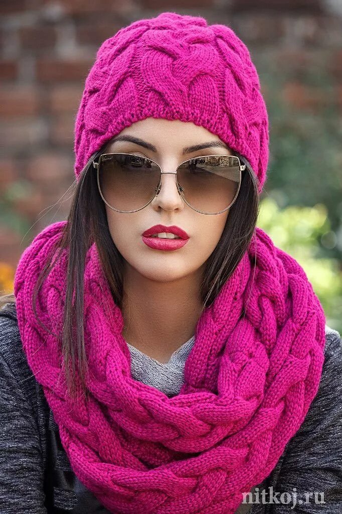 Шапка шарф цвета. Бордовый шарф и шапка. Шапка сиреневого цвета. Шапка лина малиновый. Зеленая шапка и шарф.