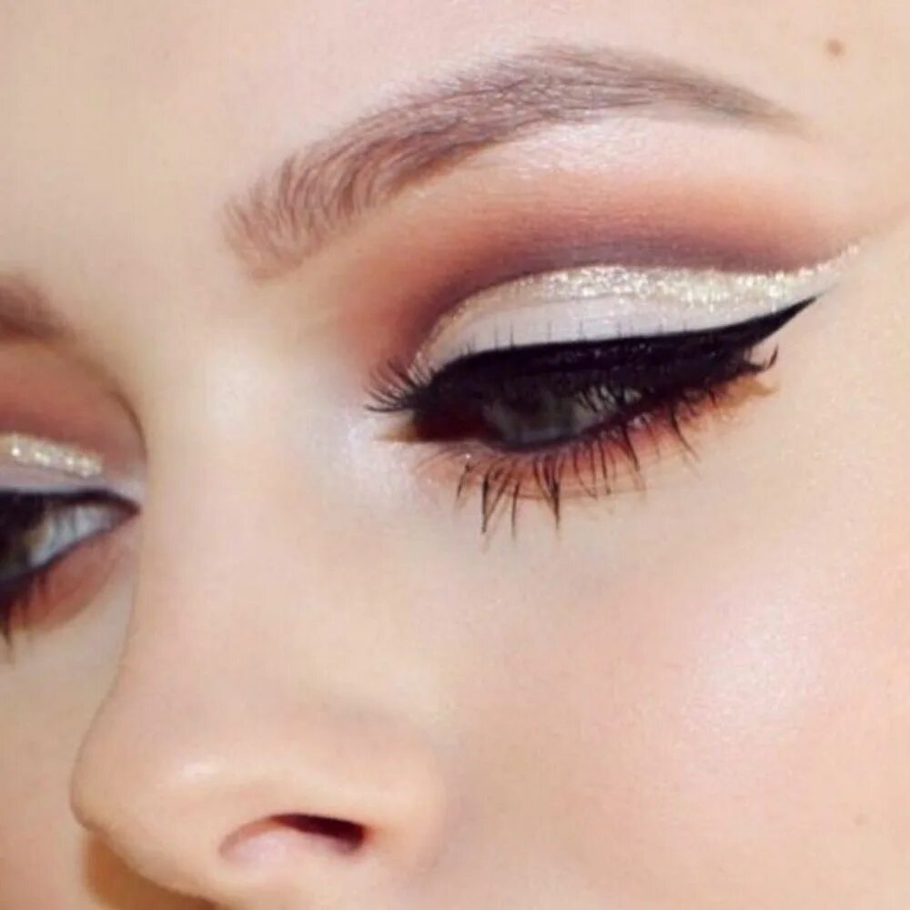 Eyeshadow shining. Cut Crease макияж. Техника макияжа глаз Cut creas.