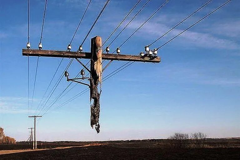 Какое напряжение на столбах