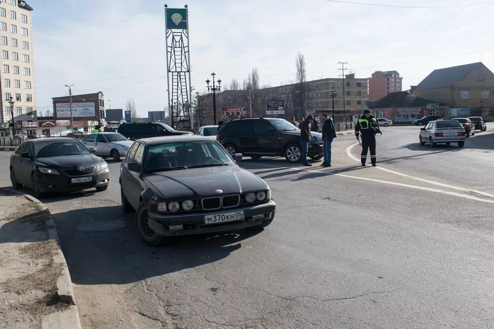 Омвд по г избербаш. Судебные приставы избербаш. Фотографии дагестанских должников. Избербашский городской суд. Городской суд избербаш.