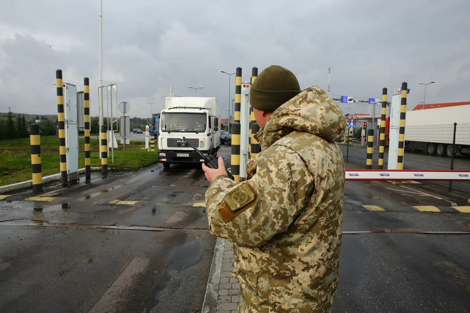 Как обстоят дела на границе с украиной. Польско-украинская граница. Границы Украины. Таможня на границе с Украиной. Российско-украинская граница.