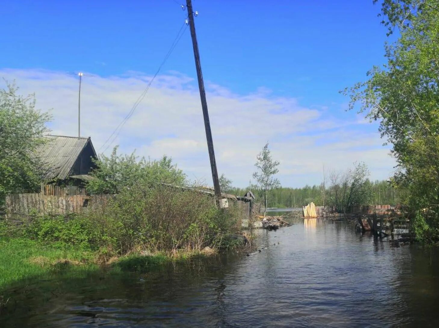 Паводок в подмосковье 2024 когда ожидается. Паводок Великий Устюг 2016 уровень воды. Паводок Дубна 2013. Наводнение в Кунгуре 2016. Паводок Абаза 2021.