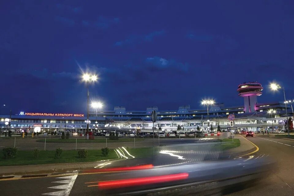 Национальный аэропорт Минск. Аэропорт Минск внутри. Аэропорт Минск ночью. Аэропорт Минск зимой.