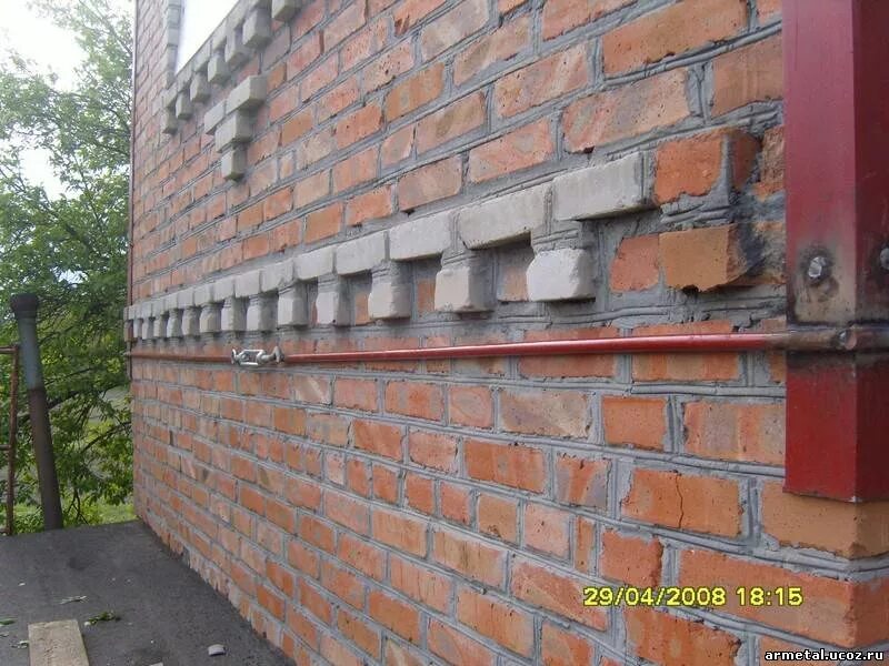 Стягиваем кирпичный дом