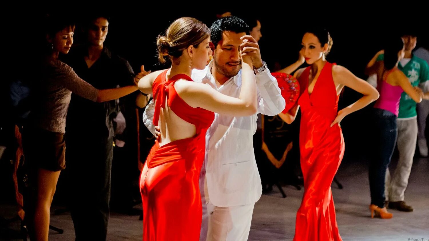Кубинская сальса. Сальса танец Куба. Куба танцы бачата. Кубинские танцы сальса. Дансон танец.