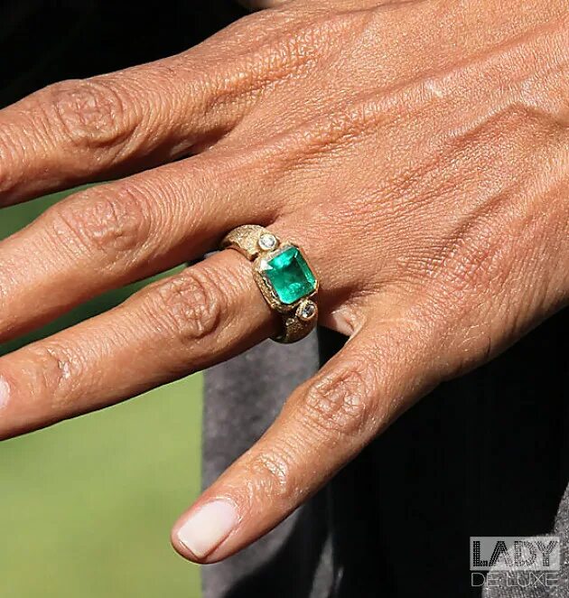 Кольцо изумруд livemaster. Кольцо с изумрудом. На каком пальце носить изумруд. На каком пальце носить изумруд. Кольцо с изумрудом эмеральд.