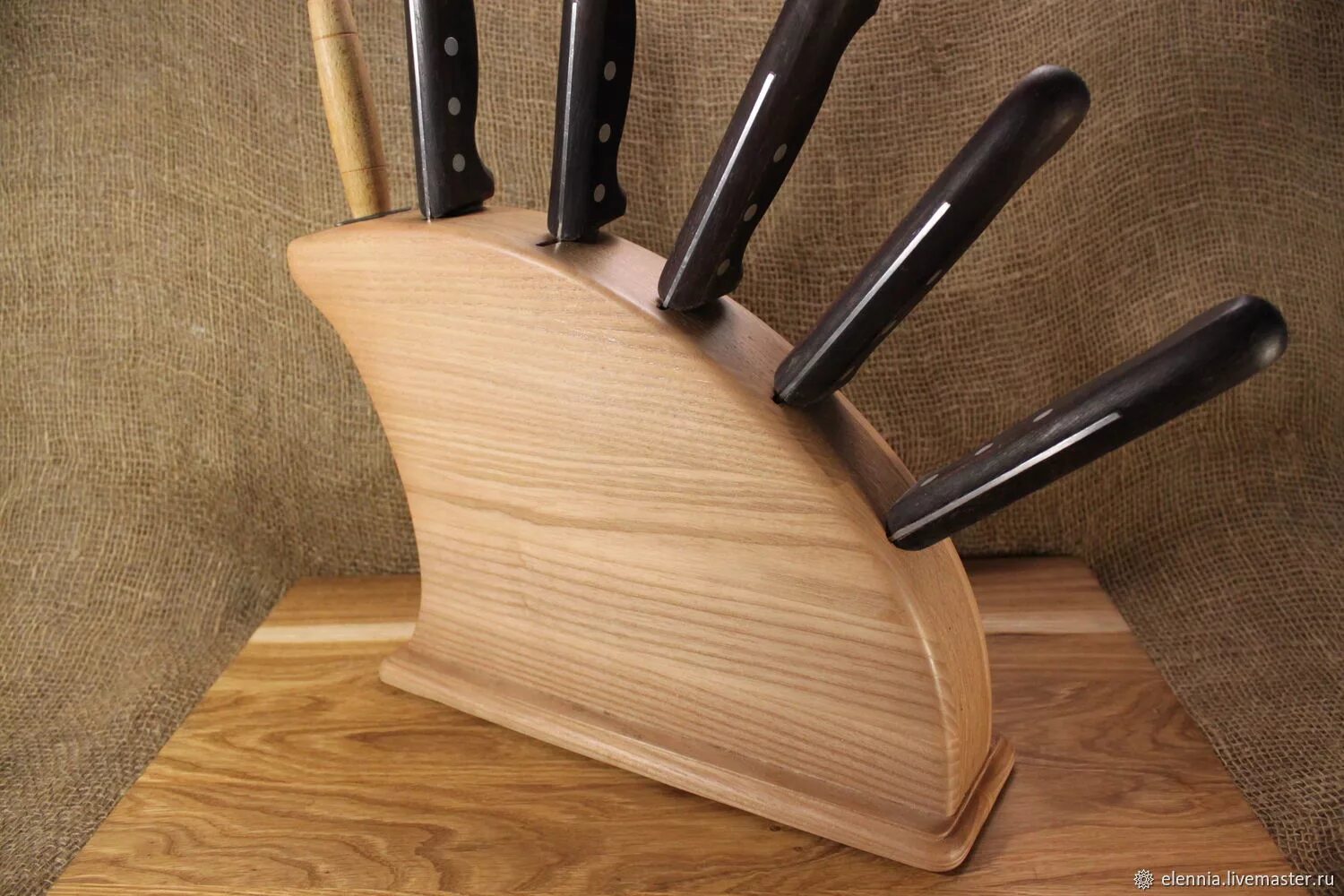 Деревянные кухонные ножи. Подставка для ножей. Подставка для кухонных ножей. Деревянная подставка под ножи. Подставка для ножей деревянная.