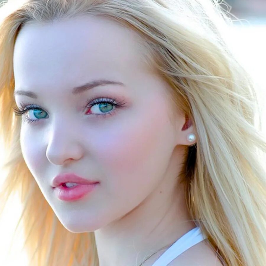 Dove Cameron 2023. Дав Кэмерон 2023. Dove Cameron blond фотосессии. Dove Cameron Монстервилль. Shes got blue eyes