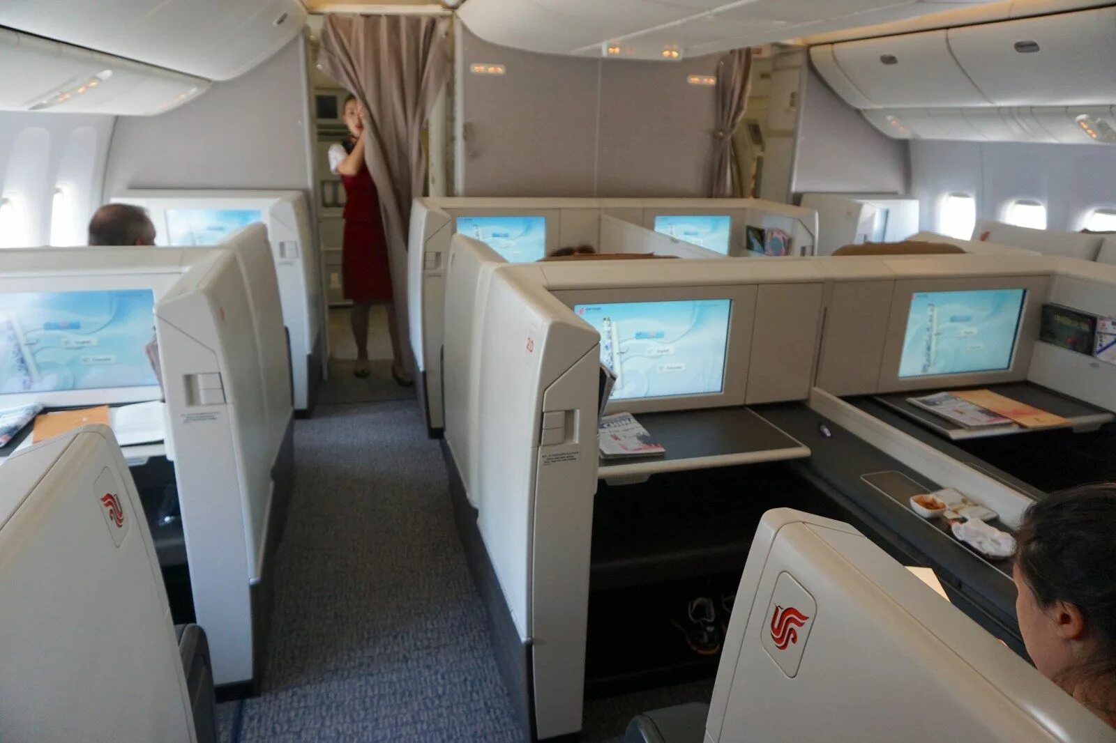 Air china first class. Air china бизнес класс. Air china 1. Boeing 747-400 air china. Air china boeing 747-8.