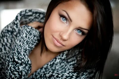 Какие глаза у девушки красивее