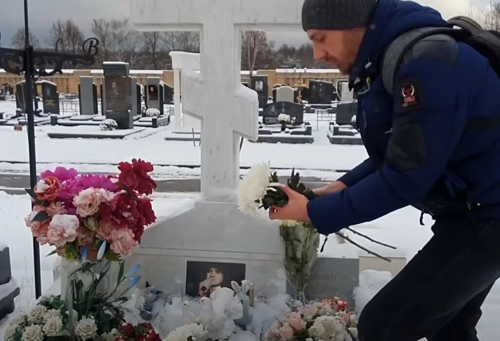 Могилы певцов. Могилы певцов