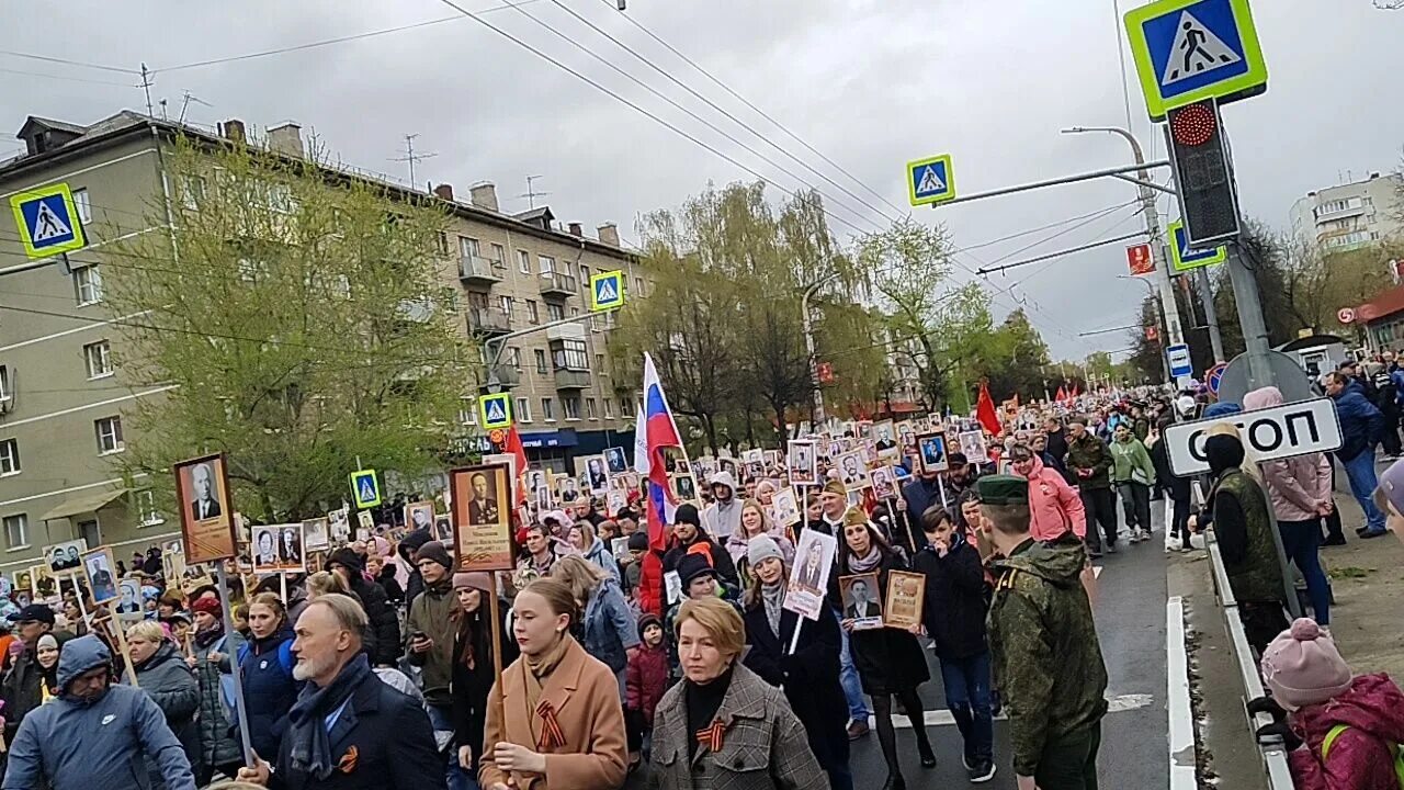 Шагает полк. Бессмертный полк Кострома 2022. Бессмертный полк 9 мая 2022 Кострома. Бессмертный полк в Александрове. Бессмертный полк в Александрове 2022.