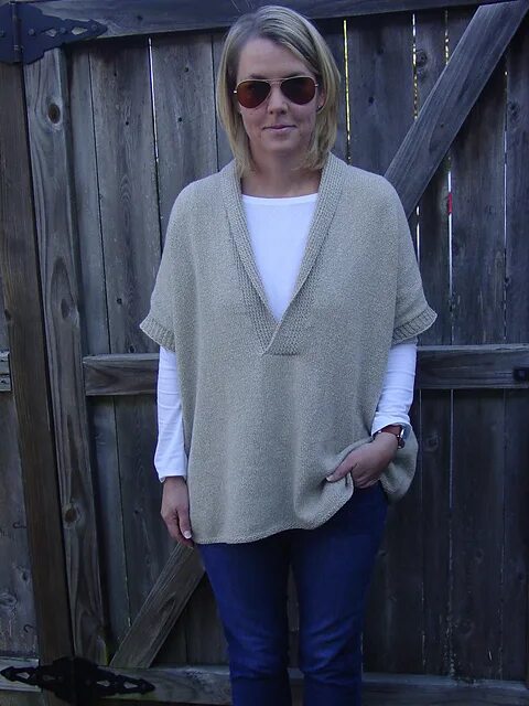 Вязаная безрукавка оверсайз. Вязаная безрукавка оверсайз. Жилет вязаный женский оверсайз. Вязаный жилет оверсайз. Жилетка вязаная оверсайз.