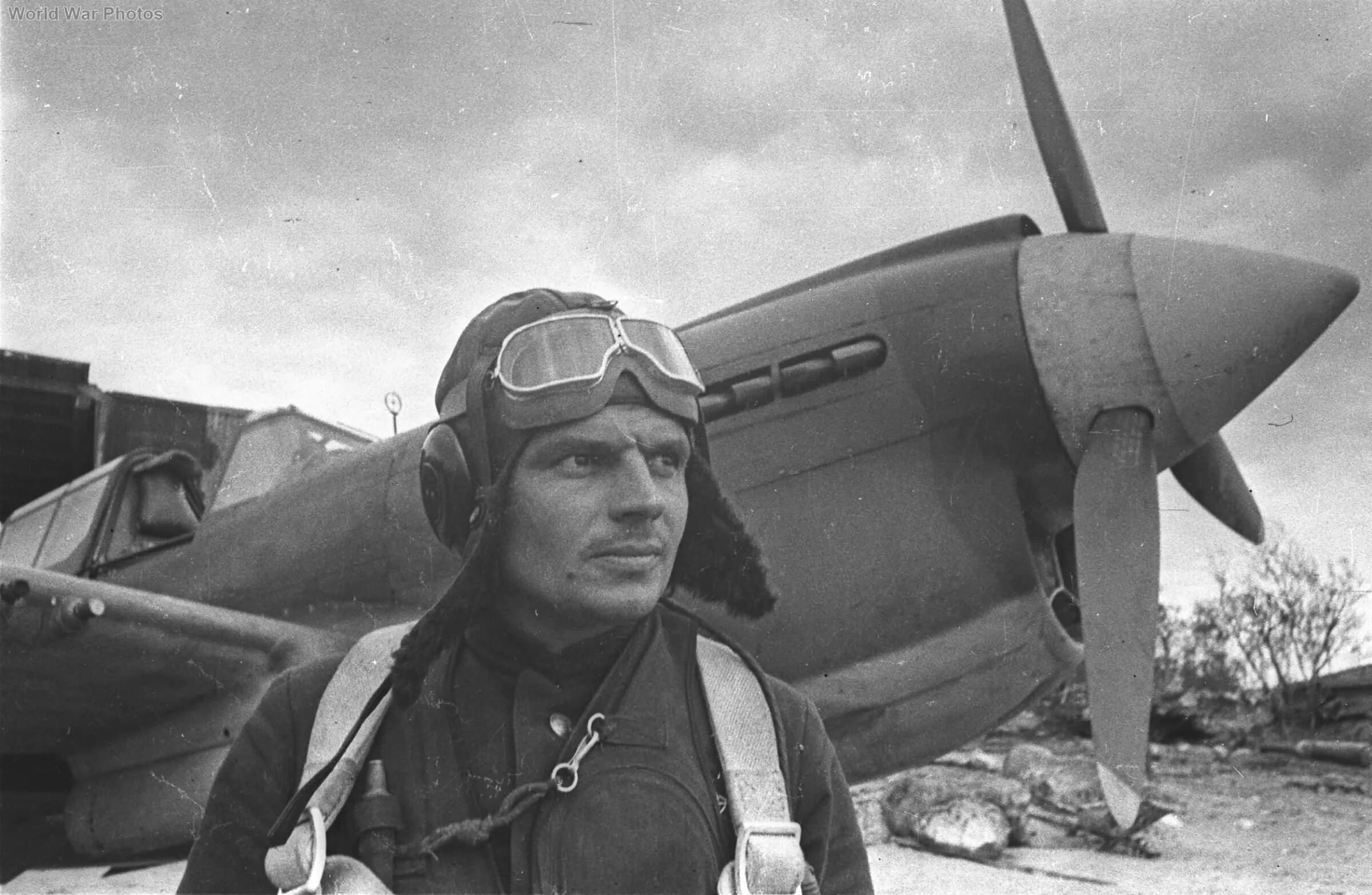 Многим летчикам великой отечественной войны было. Летчики войны 1941-1945. Летчики ВОВ 1941-1945. Военные летчики в ВОВ 1941-1945.