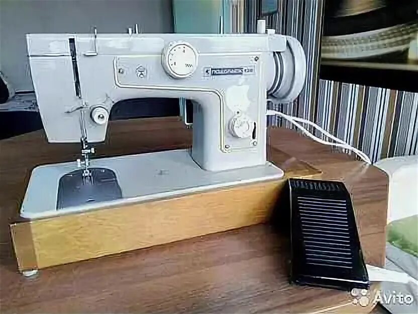 Подольская швейная машинка 1978. Подольск 132 швейная машина. Швейная машинка подольск 132. Машинка подольск 132. Подольская 132 машинка швейная.