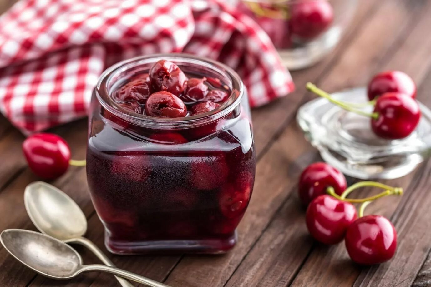 Вишня в сиропе на зиму с косточками