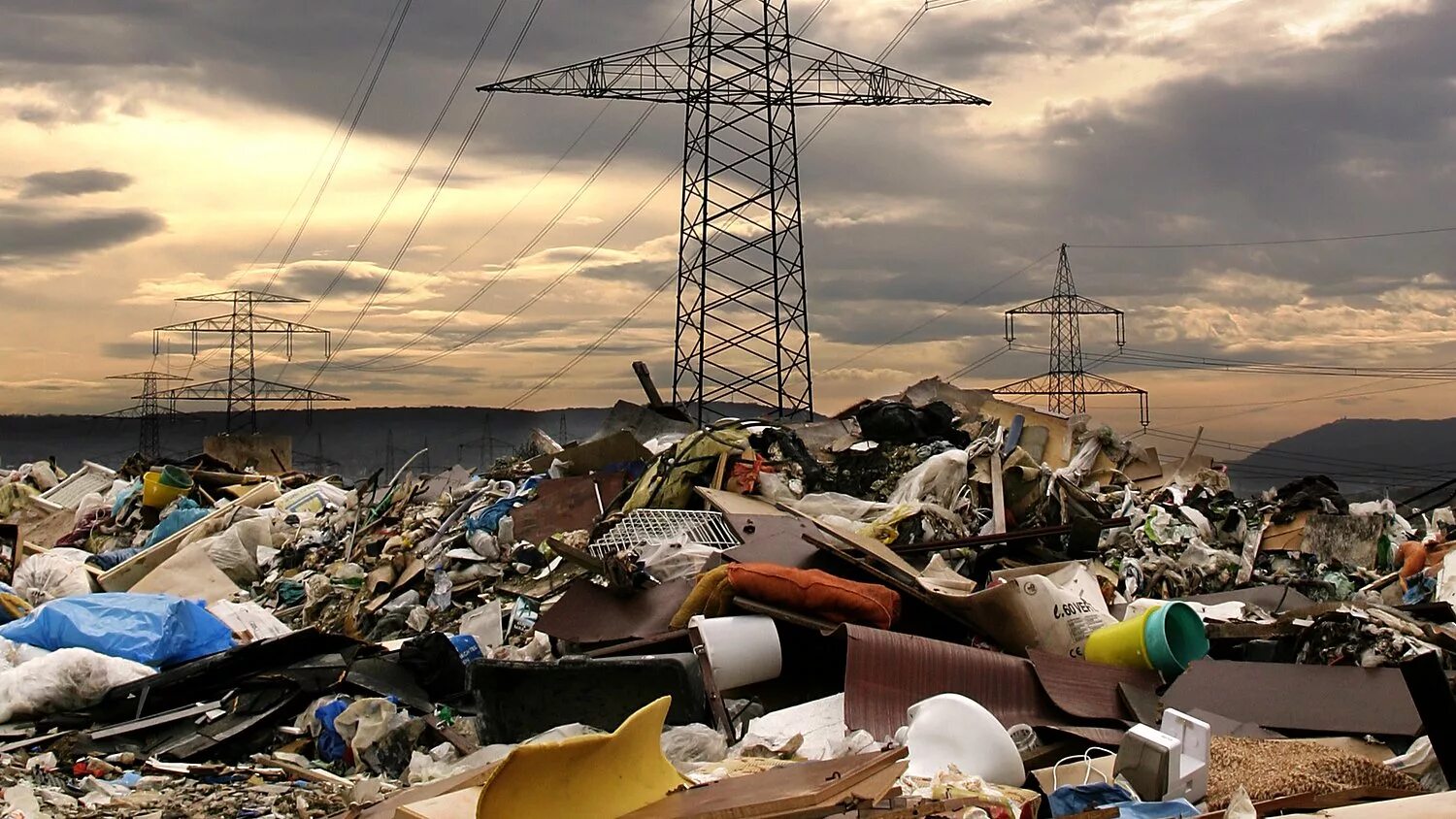 Последствия экологической опасности. Экология в опасности. Свалка панорама. Свалки вредных отходов. Опасные отходы это в экологии.
