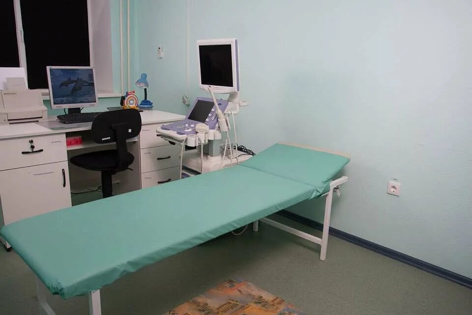 Медицинский центр Афина Волгоград. Кабинет УЗИ. Красивые столы для УЗИ кабинета. Стул для УЗИ кабинета. Медицинская центр афины волгоград