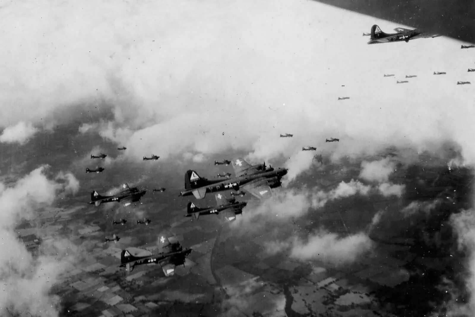 Бомбардировка 1941. Люфтваффе 1941. Бомбардировка ссср 22 июня 1941. Немецкие самолеты бомбят. Немецкие самолеты бомбят.