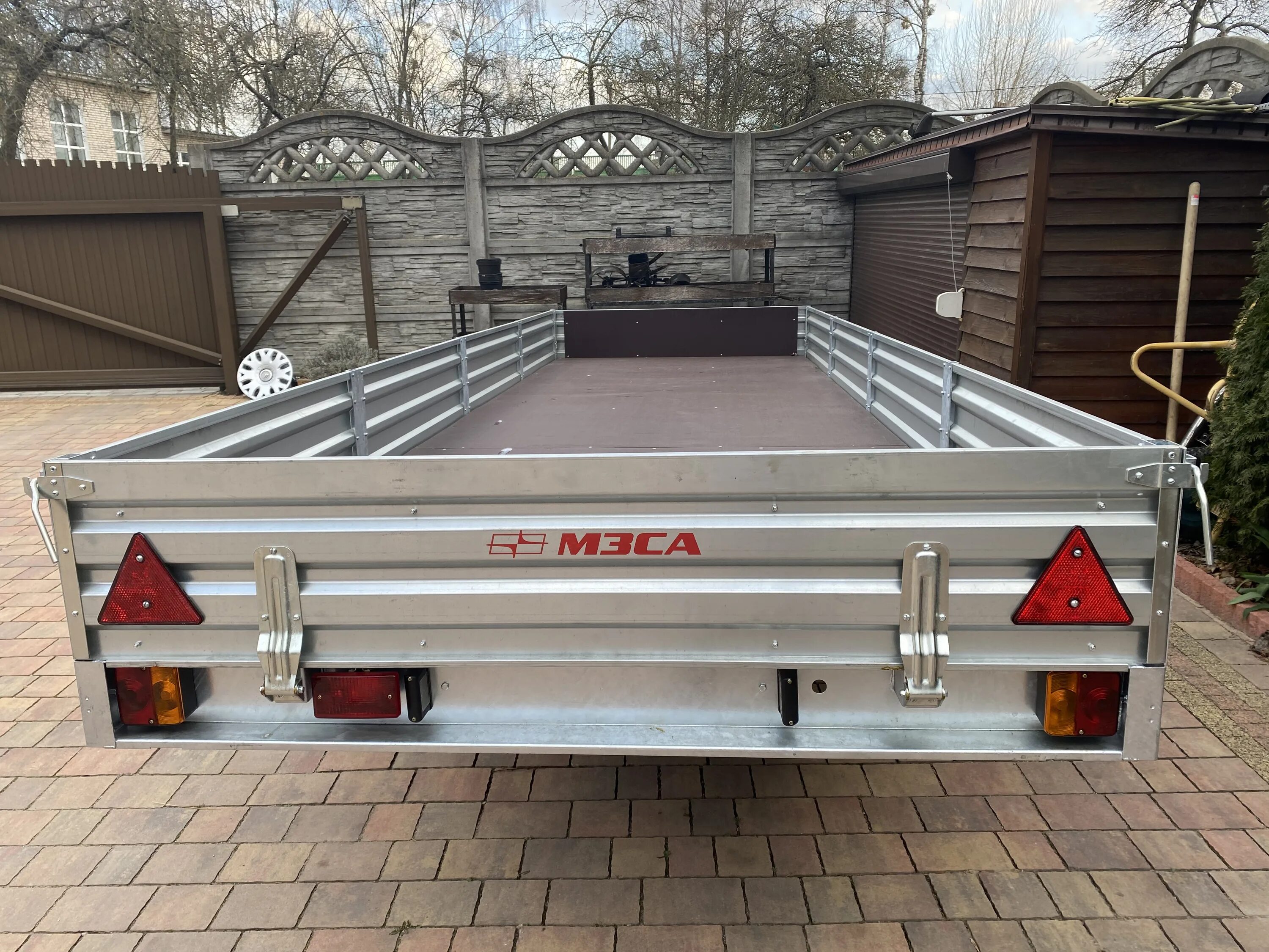 Автомобильные прицепы реклама. Реклама автоприцепов. Арендовать прицепы. Прокат прицепов. Реклама на прицепе.