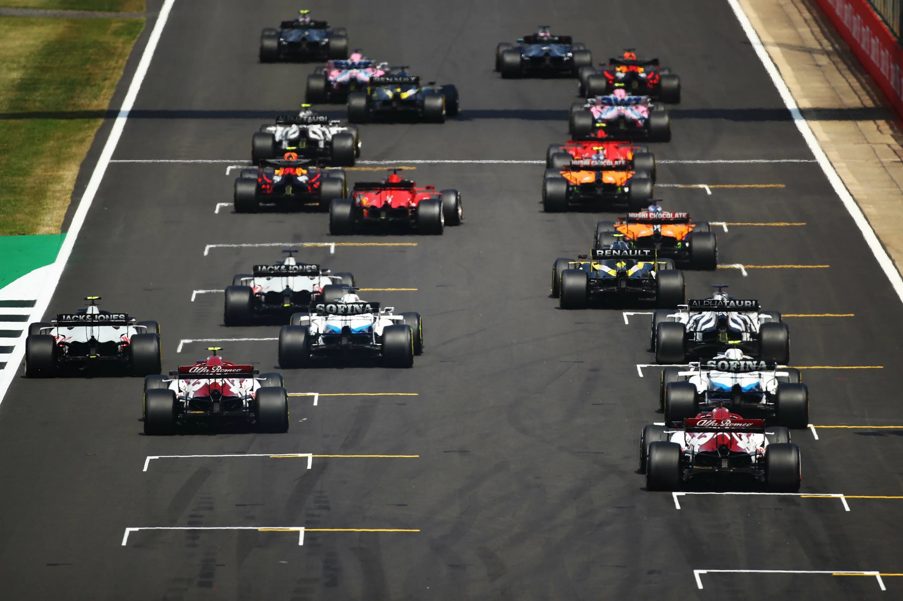 1е старт. Старт гран-при великобритании 2025. f1 sprint. гонка ф1 сильверстоун 2006 года. гран при англии ф1 в 1966.