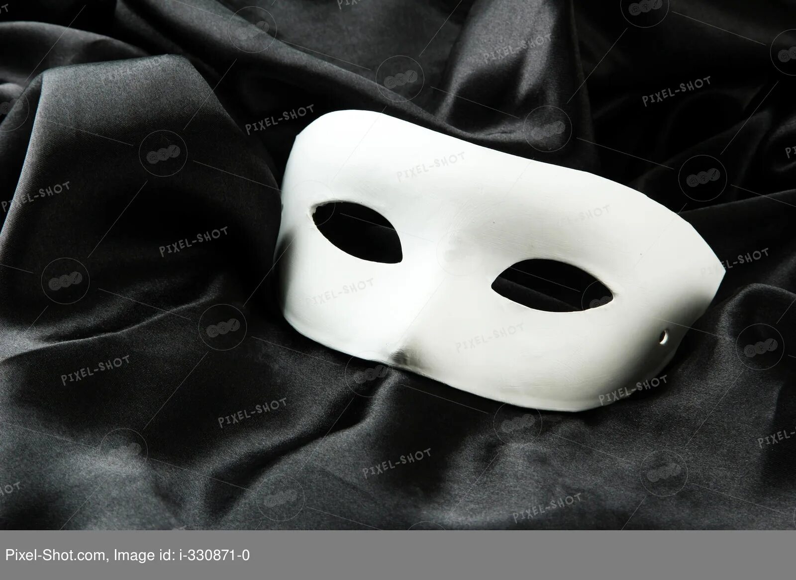 Игра белая маска. Белая маска. Белая маска Эстетика. Маска белая из ткани. Белая маска ткань.