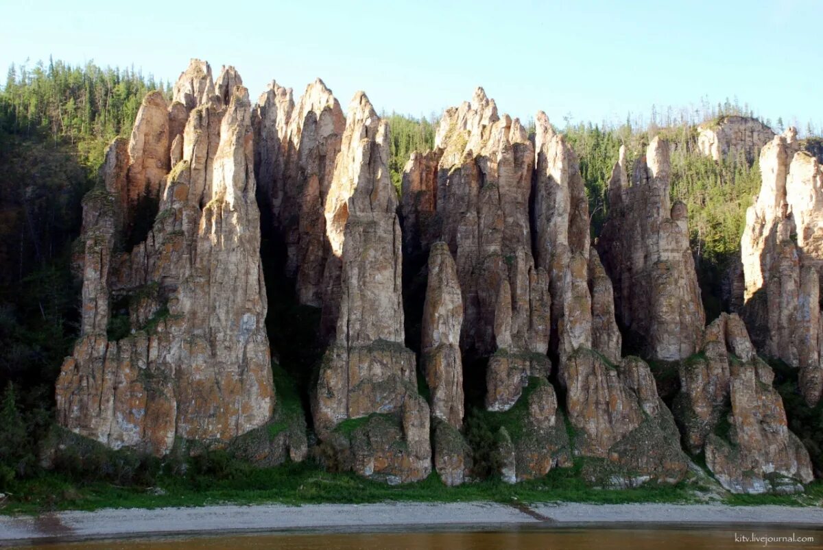 Скалы Зюраткульские столбы Зюраткуль. Скаала Зюраткульские столбы. Зюраткульские столбы Зюраткуль. Зюраткуль столбы.